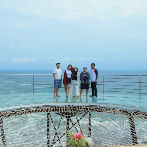 Pantai Nguluran (teras kaca)